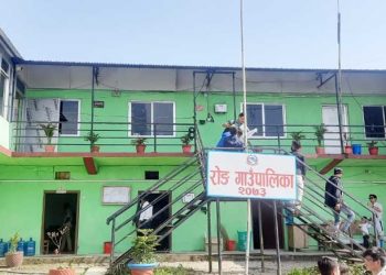 अभिभावक पढाउँदै रोङ गाउँपालिका