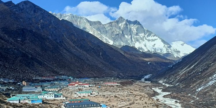 तस्वीरमा हेर्नुहोस् सगरमाथा क्षेत्रमा पर्ने दिङ्बुचे भ्याली