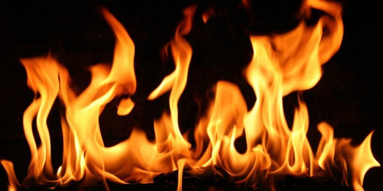 मोरङको पथरीमा आगलागी हुँदा डेढ करोड बराबरको क्षति