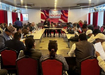 इटहरीका मेयरले निजी विद्यालय सञ्चालकहरूलाई ‘लुटेरा’ भनेपछि छाता संगठनहरूद्वारा आपत्ति