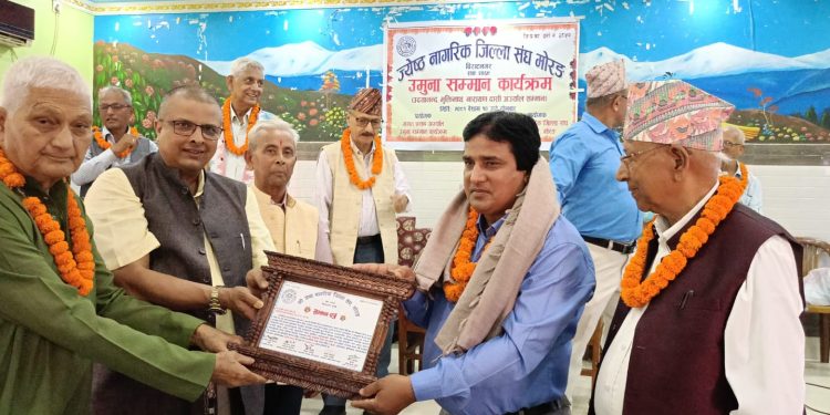 लेखक झालाई उमुना सम्मान प्रदान