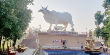 मोरङको सुन्दरहरैंचामा ३६ फिटको गाईको प्रतिमा