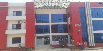 इटहरीको यातायात कार्यालयमा सेवाग्राहीबाट एक हजार लिएर पाँच सयको रसिद !