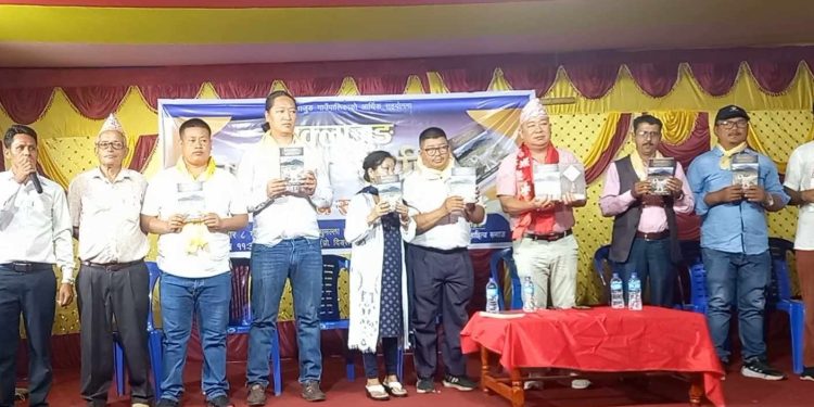 मोरङको मिक्लाजुङका स्रष्टाहरूको संयुक्त कृति विमोचन