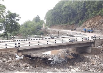 खोटाङ : निर्धारित समय अगावै भालुखोला र मेवाखोलामा पुल निर्माण