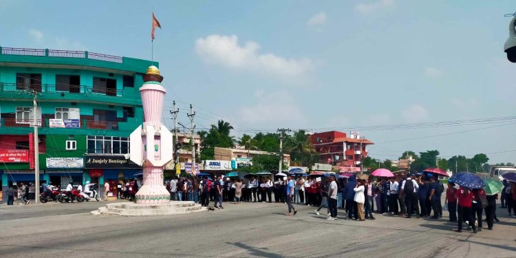 पक्राउ परेका विद्यार्थीलाई छाड्नुपर्ने माग गर्दै विराटनगरमा प्रदर्शन