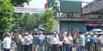 खानेपानी महसुलको विषयलाई लिएर ‘अराजक’ बन्यो धरान, केही विद्यार्थीसहित प्रहरीहरू घाइते
