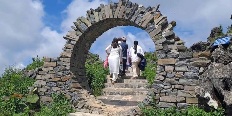 पर्यटकको रोजाइमा निर्माणाधीन ‘बुङालुङ’ ढुङ्गे बगैँचा