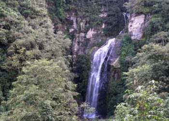 भोजपुरको महभिर झरना : पर्यटकको मन लोभ्याउँदै