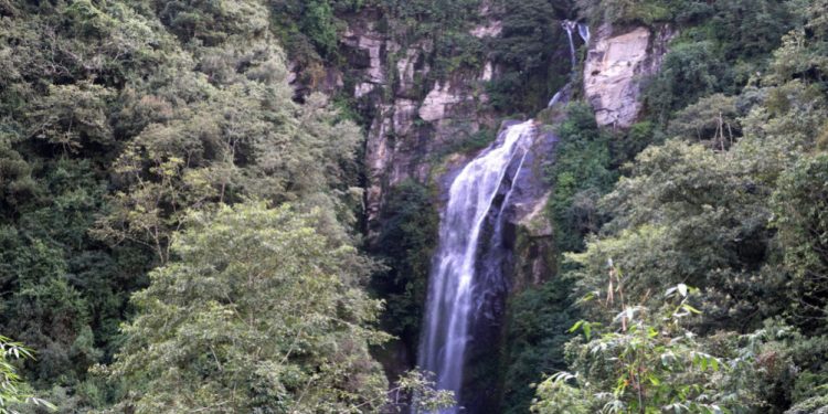 भोजपुरको महभिर झरना : पर्यटकको मन लोभ्याउँदै