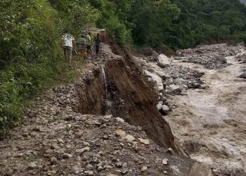 भोजपुर : सडक बगेपछि आवागमन कष्टकर