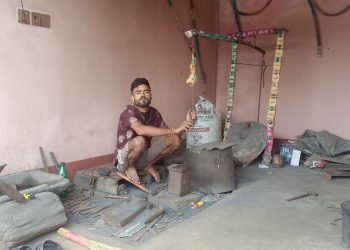 सुनसरीका राजा : जसले चुलेसी, कचिया, खुर्पीको बिक्री गरेर मासिक ५० हजार कमाउँछन्