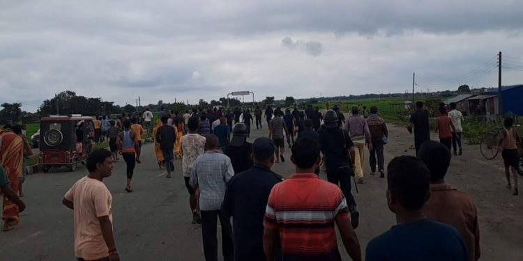 ट्रकको ठक्करबाट साइकलयात्रीको मृत्यु भएपछि विराटनगरमा तनाव, भीड नियन्त्रण गर्न अश्रुग्यास प्रहार