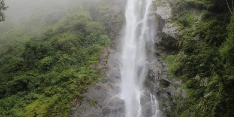 भोजपुरको छाँगे झरना पर्यटकको पर्खाइमा