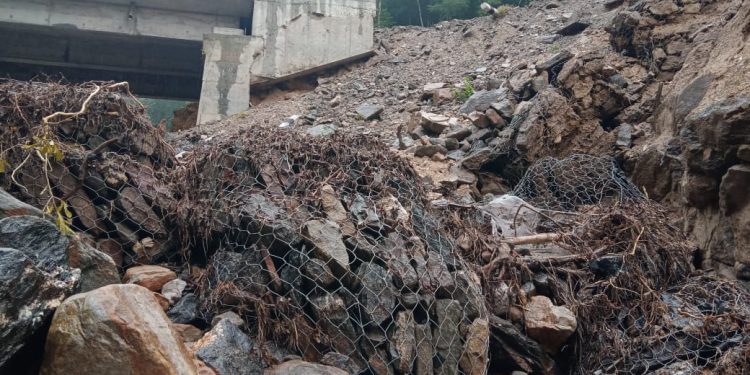 बाढीपहिरोले भोजपुरको लेखर्कमा करोडौँको क्षति