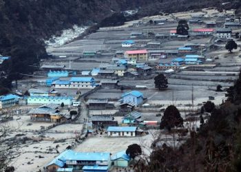 कञ्चनजङ्घा आधार शिविरमा पर्यटकको चहलपहल