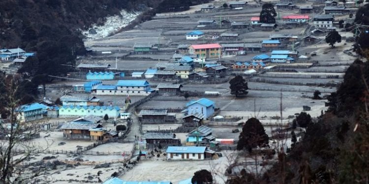 कञ्चनजङ्घा आधार शिविरमा पर्यटकको चहलपहल