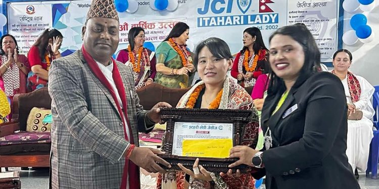 इटहरी लेडी जेसीजद्धारा अन्तर्राष्ट्रिय तेक्वान्दो खेलाडी सुशीला राई सम्मानित