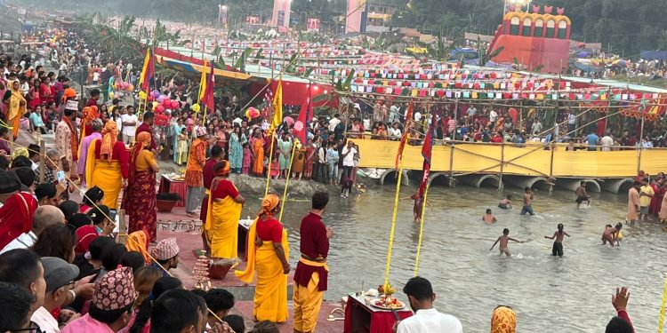 इटहरीमा छठ पर्वको उल्लास (फोटोफिचर)