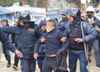 ताप्लेजुङको पाथीभरा क्षेत्रमा केबलकार पक्षधर र विरोधीबीच झडप हुँदा ६ जना घाइते