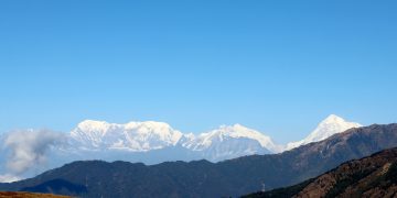 मौसम खुलेसँगै देखिएको मकालु हिमाल