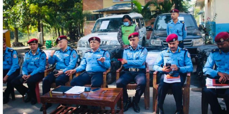 धरानमा हवाई फायर गरी सरकारी नम्बर प्लेटको दुईवटा गाडीबाट सात सय केजी गाँजा नियन्त्रणमा