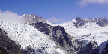 ताप्लेजुङ : तमोर नदीको उद्गमस्थलमा जमेको हिउँ