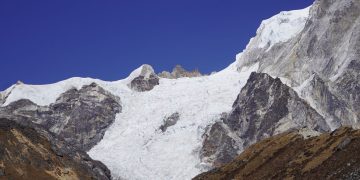 जलवायु परिवर्तनका कारण हिउँ पग्लँदै