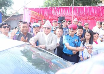 कोशी भ्रमण वर्ष : सीमा नाकामा पर्यटकीय सवारी साधनलाई स्टिकर टाँस्न सुरू