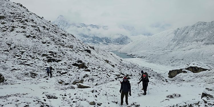 सोलुखुम्बुको खुम्बु क्षेत्रमा परेको हिमपात (तस्बिरहरू)