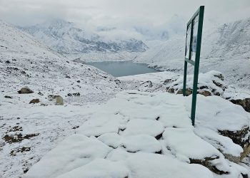 सोलुखुम्बुको खुम्बु क्षेत्रमा परेको हिमपात (तस्बिरहरू)