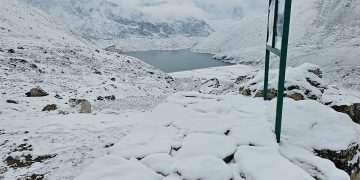 सोलुखुम्बुको खुम्बु क्षेत्रमा परेको हिमपात (तस्बिरहरू)