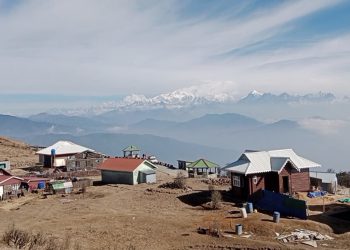 इलामका सीमावर्ती गाउँमा विद्यालय नभएपछि अभिभावक भन्छन् – ‘हामी त बच्चा पढाउन भारत जानुपर्छ’