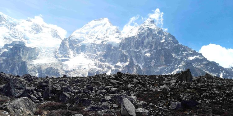 कञ्चनजङ्घा क्षेत्रमा रहेको हिमश्रृङ्खलाको मनमोहक दृश्य