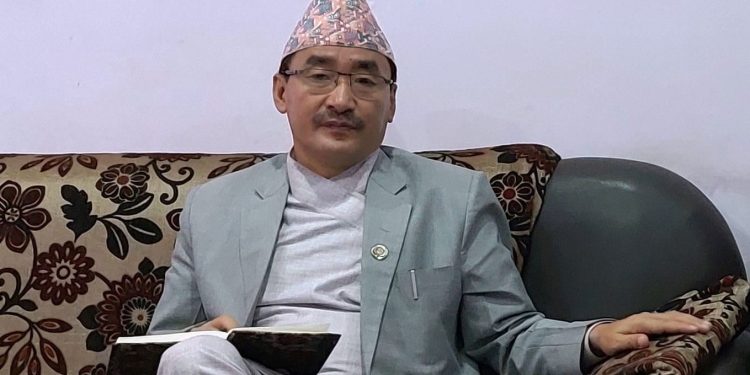 हातपात आरोपमा कोशीका पूर्व मन्त्रीलाई एमालेले गर्‍यो कारबाही