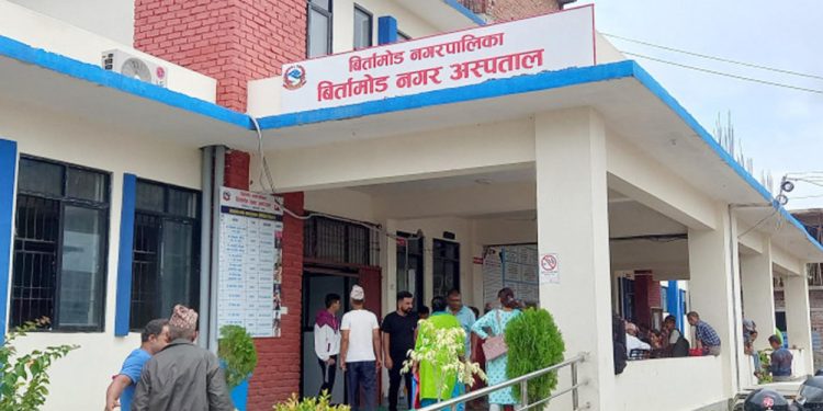 झापा : बिर्तामोड नगर अस्पतालमा बिरामीको चाप