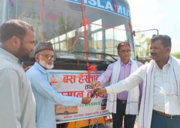 सुनसरीमा चन्दा संकलन गरी विद्यालयलाई बस हस्तान्तरण