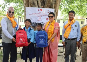 मोरङको बेलबारीका विद्यार्थीलाई शैक्षिक सामाग्री वितरण