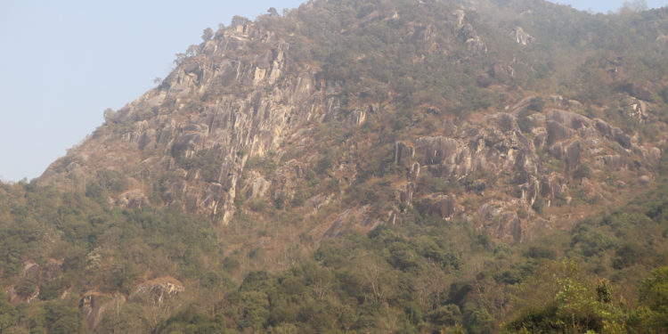 भोजपुर : ऐतिहासिकस्थल ‘गोल्मे राजा, गोल्मे रानी’ पर्यटकको पर्खाइमा