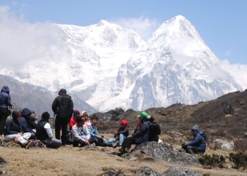 तस्बिरमा हेर्नुहोस् कञ्चनजङ्घा क्षेत्रमा पर्यटक