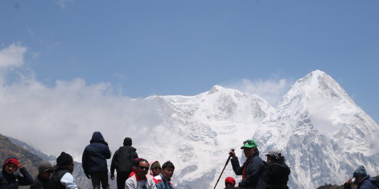 पर्यटकको रोजाइमा कञ्चनजङ्गा हिमाल, साहसिक यात्राका लागि उपयुक्त