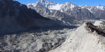 हिमपहिरोले बनाएको मार्ग