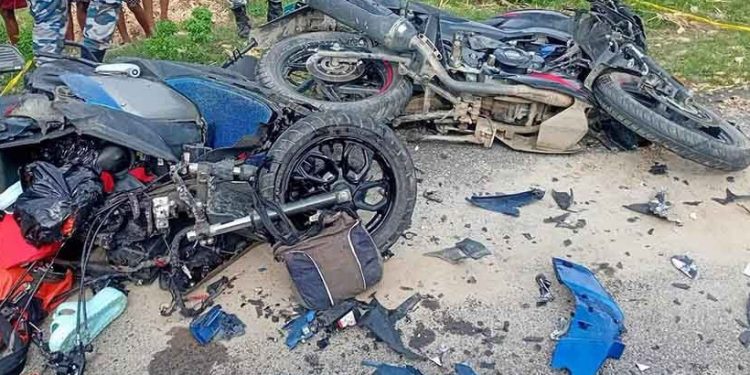 बिर्तामोडमा स्कुटर र मोटरसाइकल ठोक्किँदा दुईको मृत्यु, आमा-छोरा गम्भीर घाइते