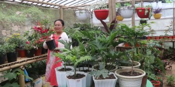 जब सविनालाई फूलसँग खेल्न रमाइलो लाग्यो…