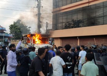 विराटनगरमा टिपरको ठक्करबाट स्कुटर चालकको मृत्यु, टिपरमा आगजनी