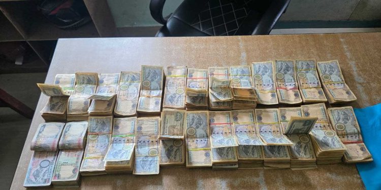 विराटनगरमा स्रोत नखुलेको १४ लाखसहित एक पुरुष पक्राउ