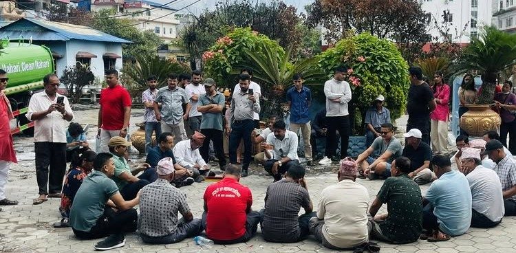 भुइँमै बसेर कार्यपालिका बैठक गरेको इटहरी उपमहानगरपालिकाले गर्यो यी निर्णय