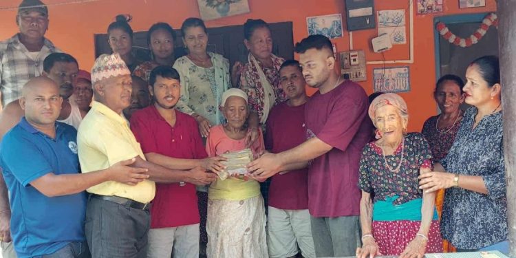 ब्लड क्यान्सर पीडित पुरीको उपचारका लागि संकलन गरिएको रकम हस्तान्तरण