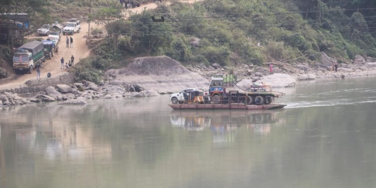 भोजपुर : अरुण नदीको सतिघाटमा फेरी पुनः सञ्चालन