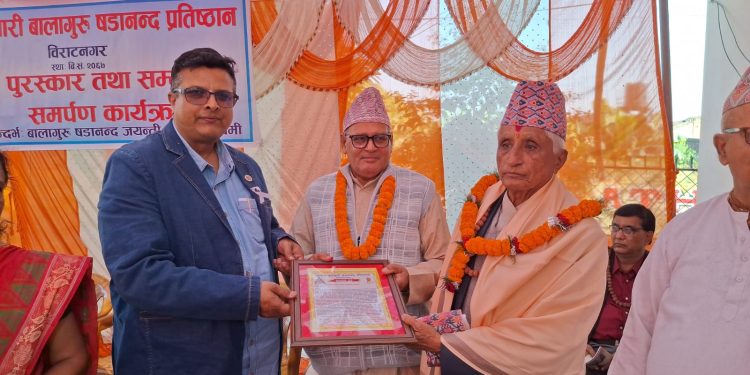वरिष्ठ पत्रकार एवम् साहित्यकार कृष्णविनोद लम्सालसहित दुईजना सम्मानित